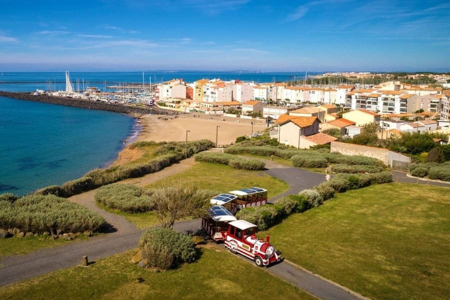 Vivre une expérience saisonniere avec le site des petits trains du cap d'agde agence Crealys Montpellier